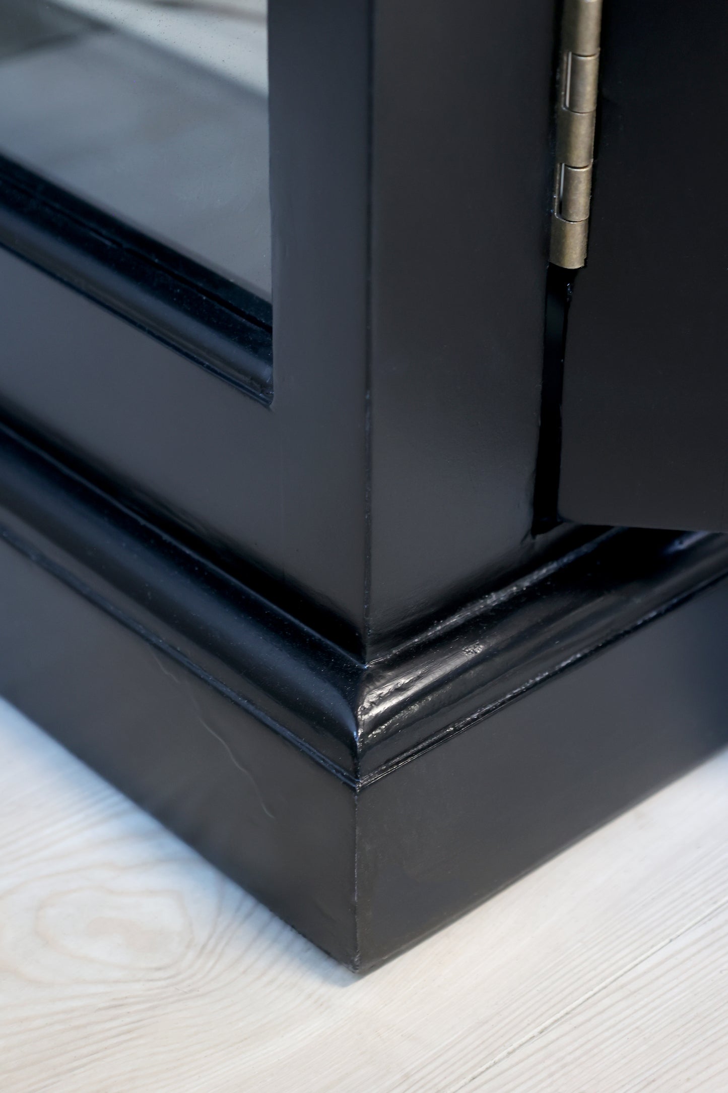 Marseille Vitrinskåp – 8 Dörrar & Hyllor (Chic Antique)