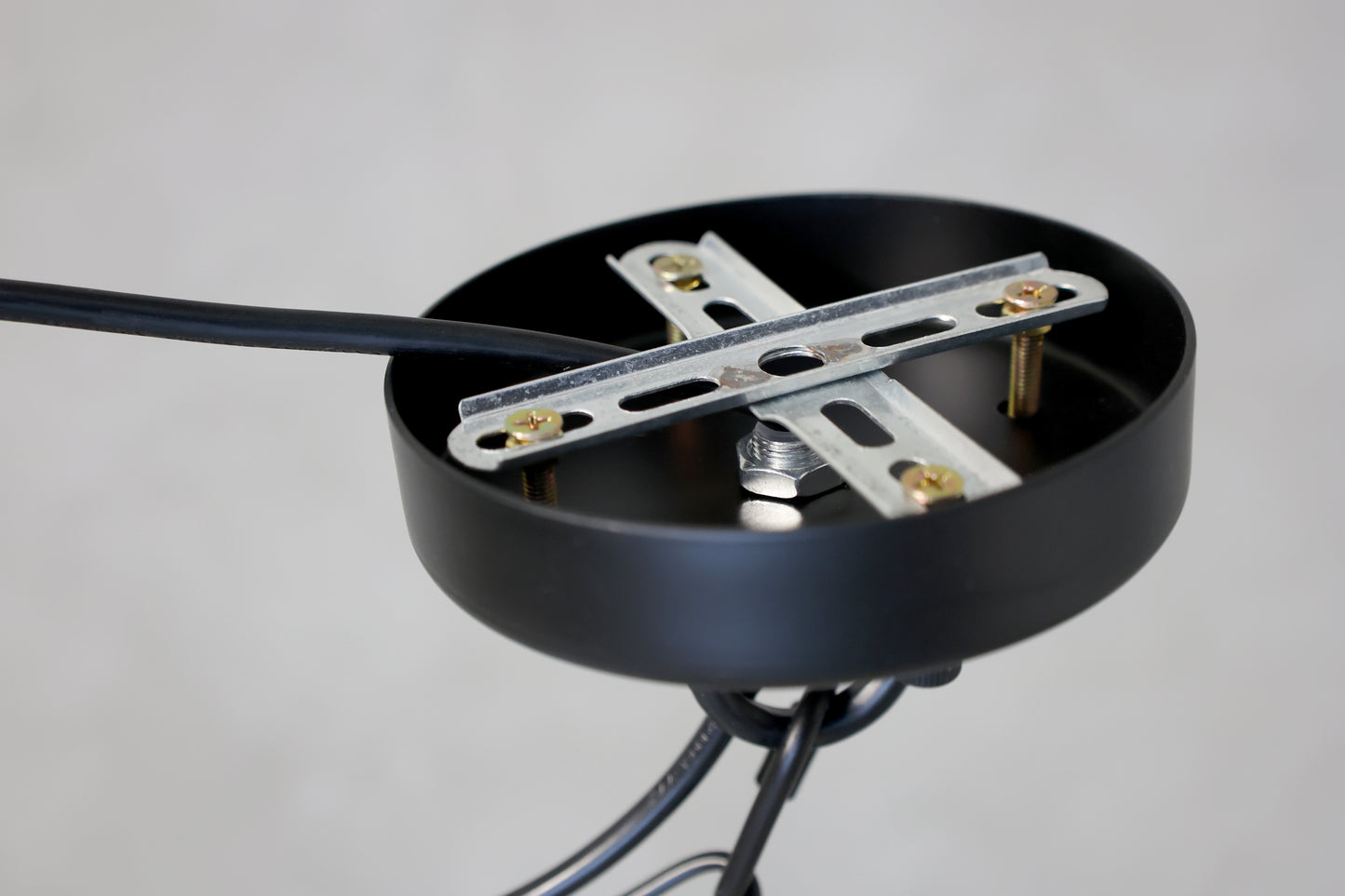 Versailles – Ljuskrona med Droppformade Glasprismor av Chic Antique