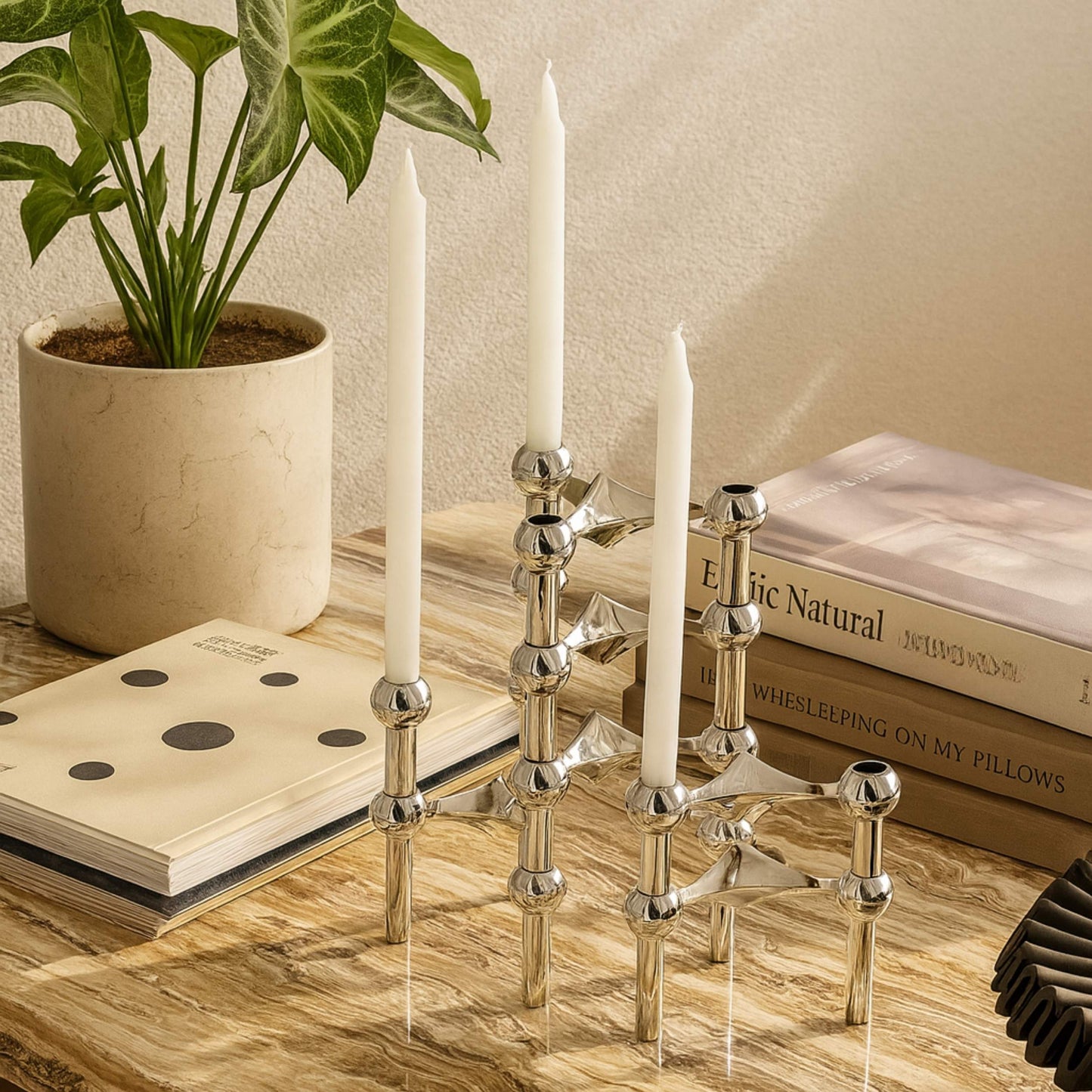 Ljusstake Kromad – Futurustik Design i Metall