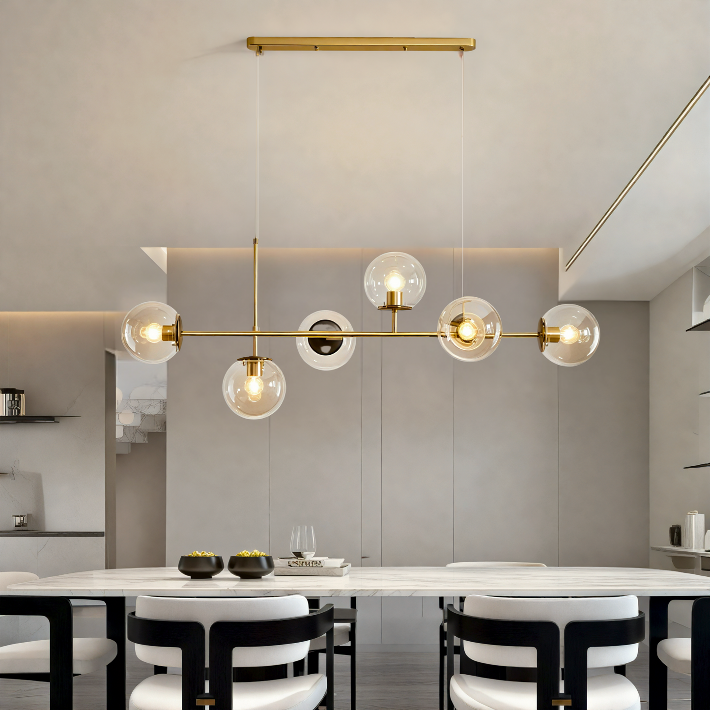 Taklampa i Guldtonad Metall med 6 Glaskupor – Elegant Belysning för Matbord & Vardagsrum – Lumière