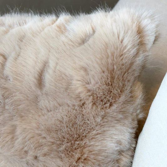 Soffkudde i mjukt imiterat skinn | Antique Latte