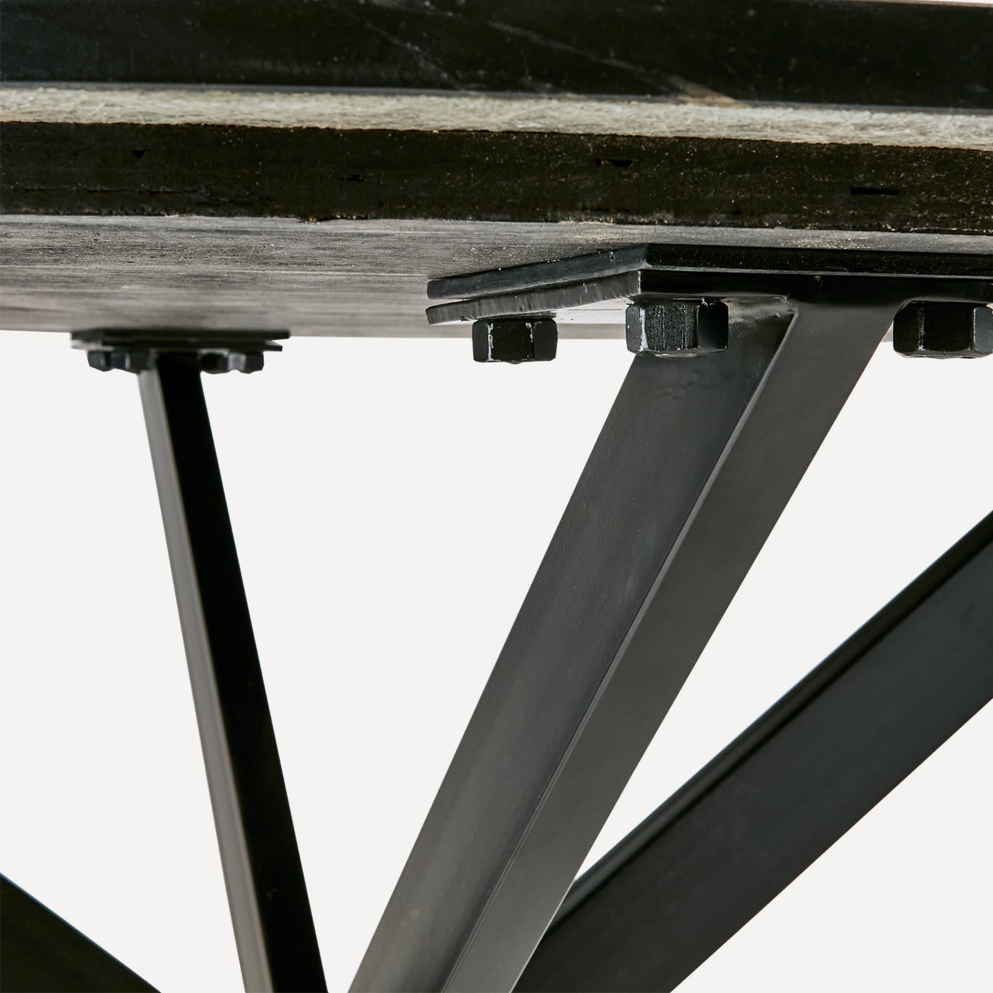 MILAN – matbord i svart marmor med gedigen konstruktion