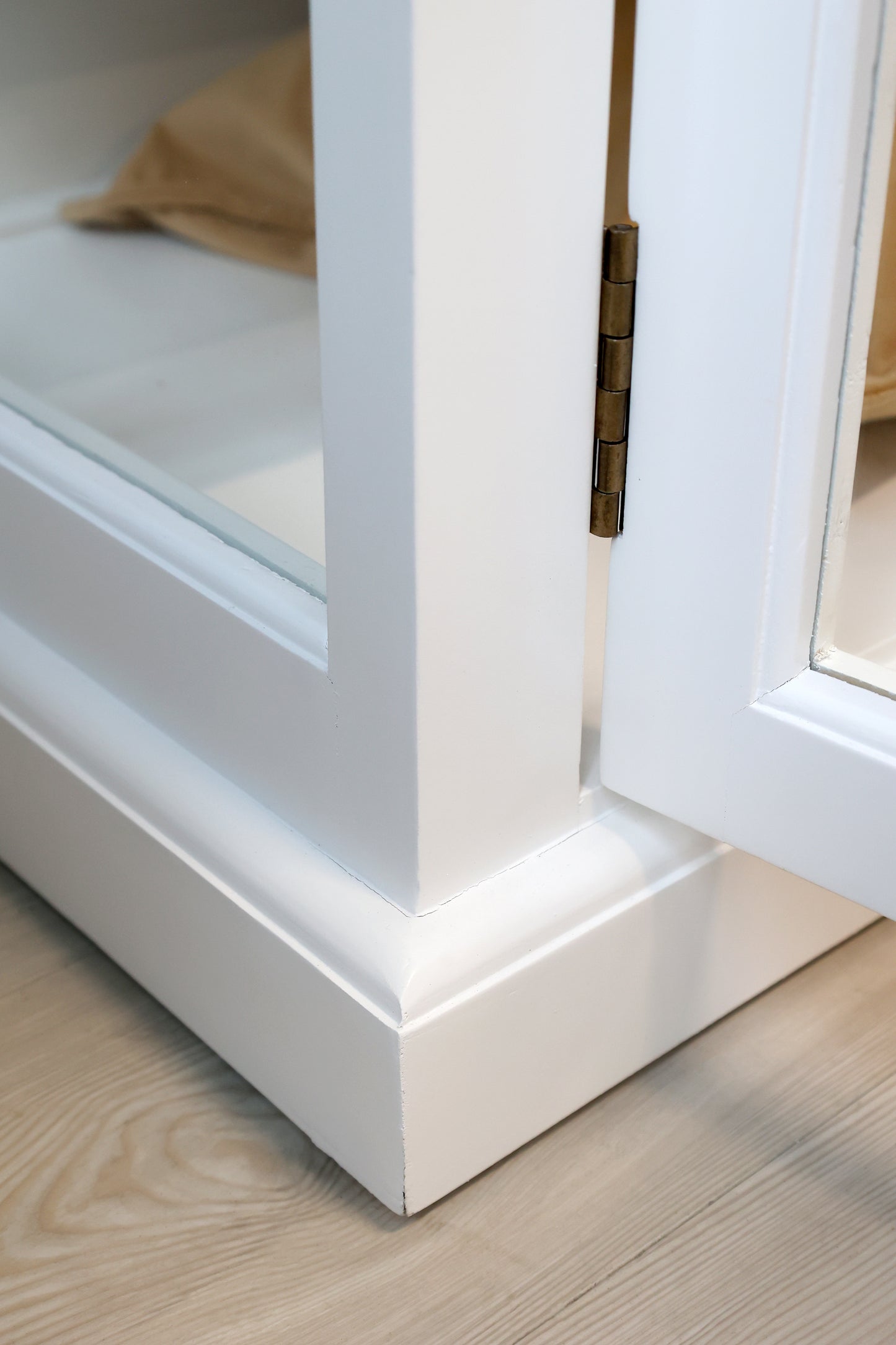 Marseille Vitrinskåp – 4 Dörrar & Hyllor (Chic Antique)