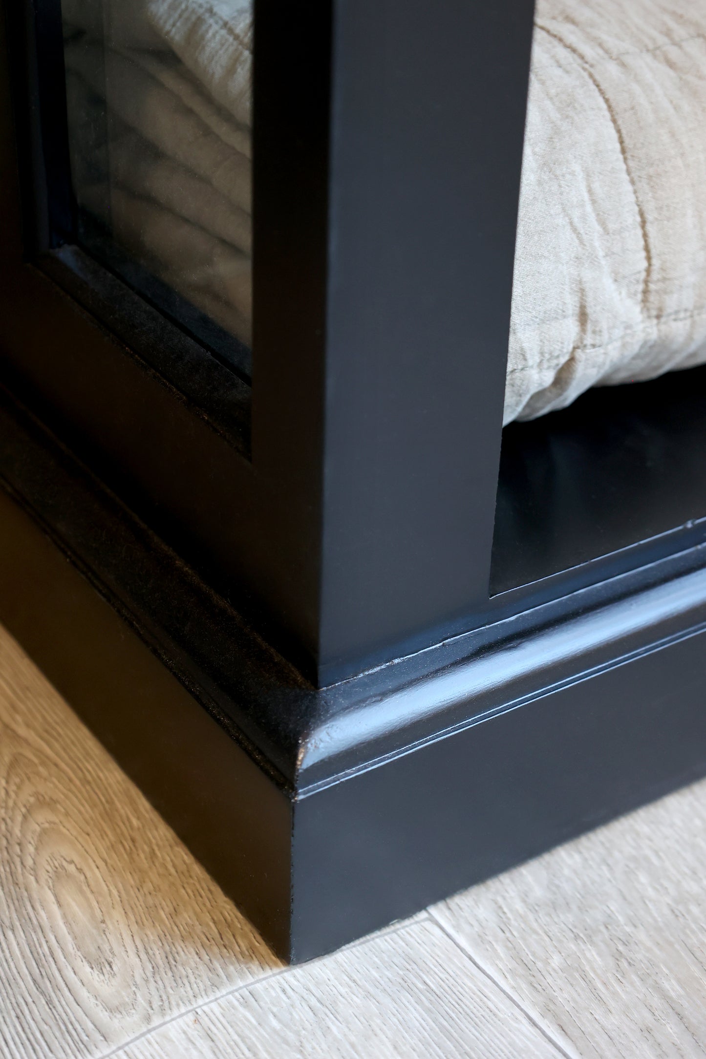 Marseille Vitrinskåp – 2 Dörrar & Hyllor (Chic Antique)