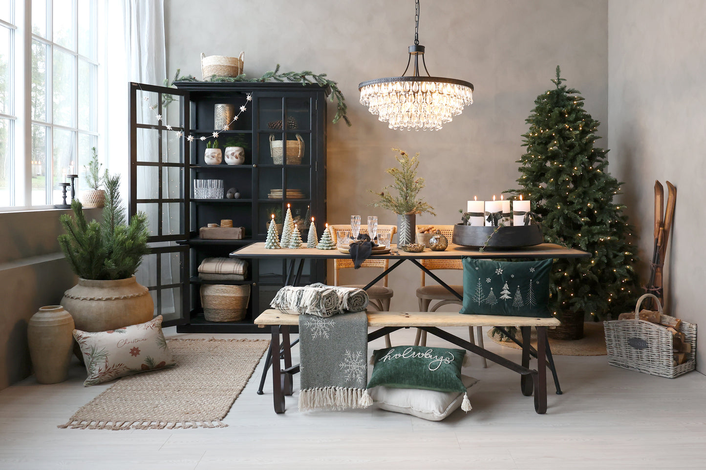 Versailles – Ljuskrona med Droppformade Glasprismor av Chic Antique