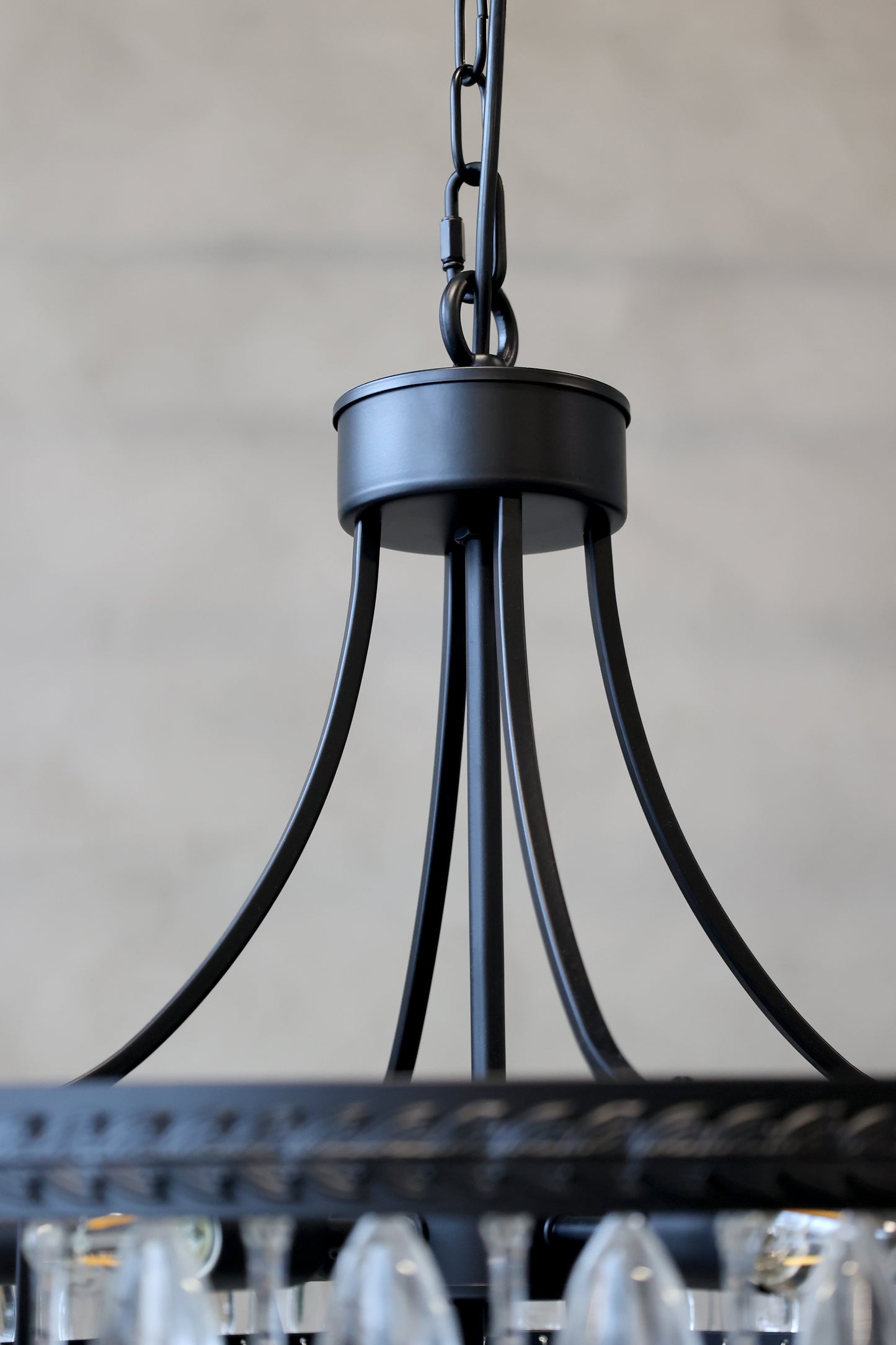 Versailles – Ljuskrona med Droppformade Glasprismor av Chic Antique