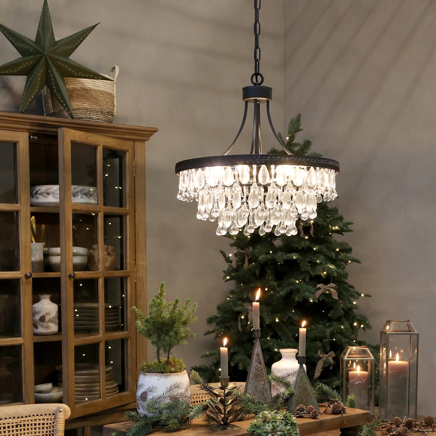 Versailles – Ljuskrona med Droppformade Glasprismor av Chic Antique