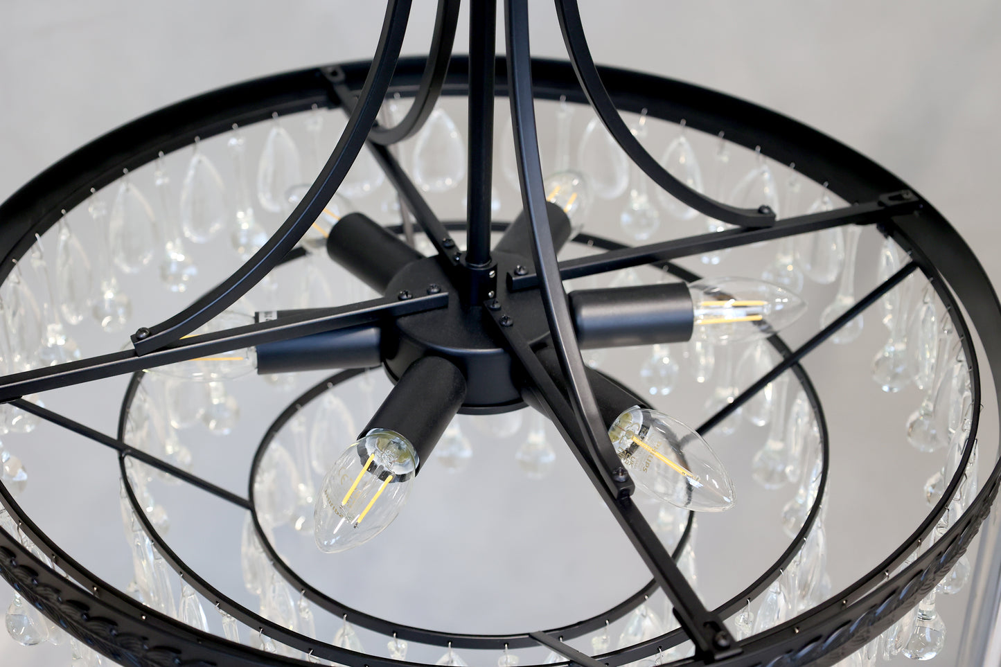 Versailles – Ljuskrona med Droppformade Glasprismor av Chic Antique