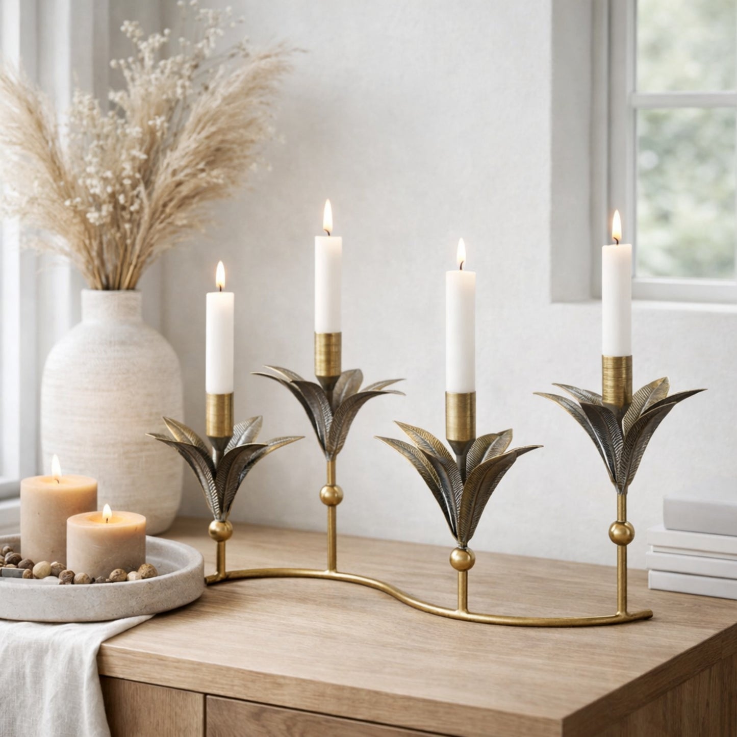 Ljusstake i järn med antik mässingsfinish