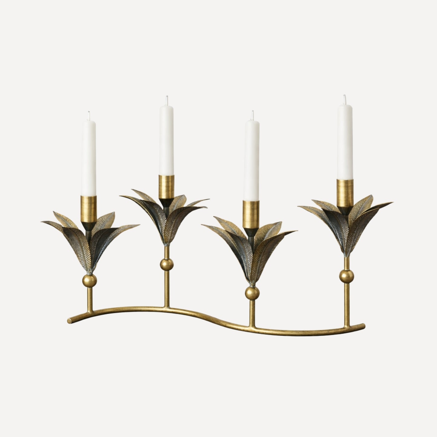 Ljusstake i järn med antik mässingsfinish