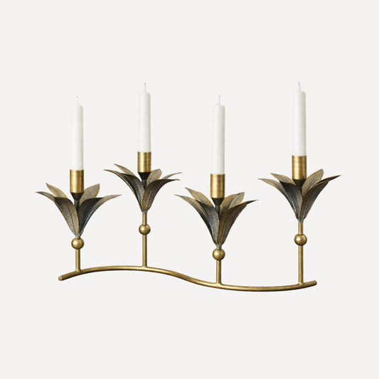 Ljusstake i järn med antik mässingsfinish