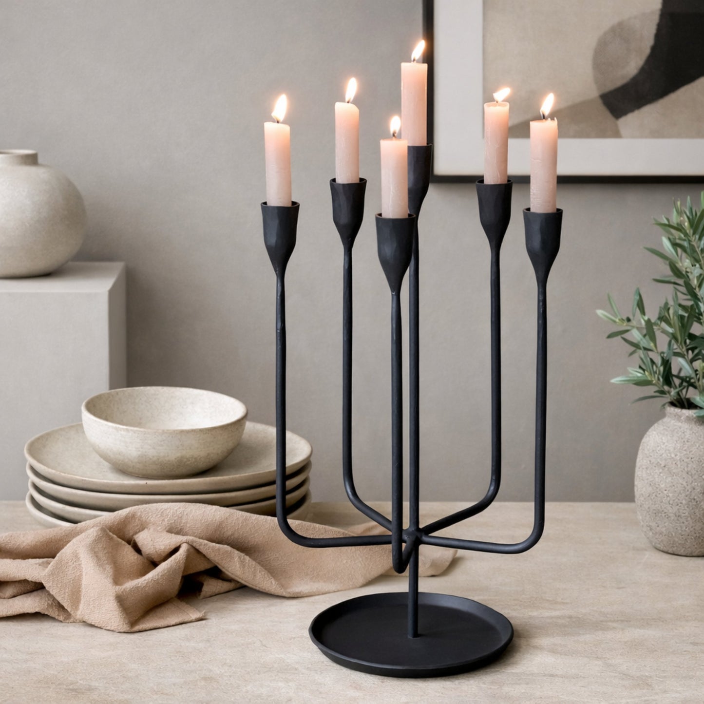 Skulptural Ljusstake med 6 Hållare i Svart Järn