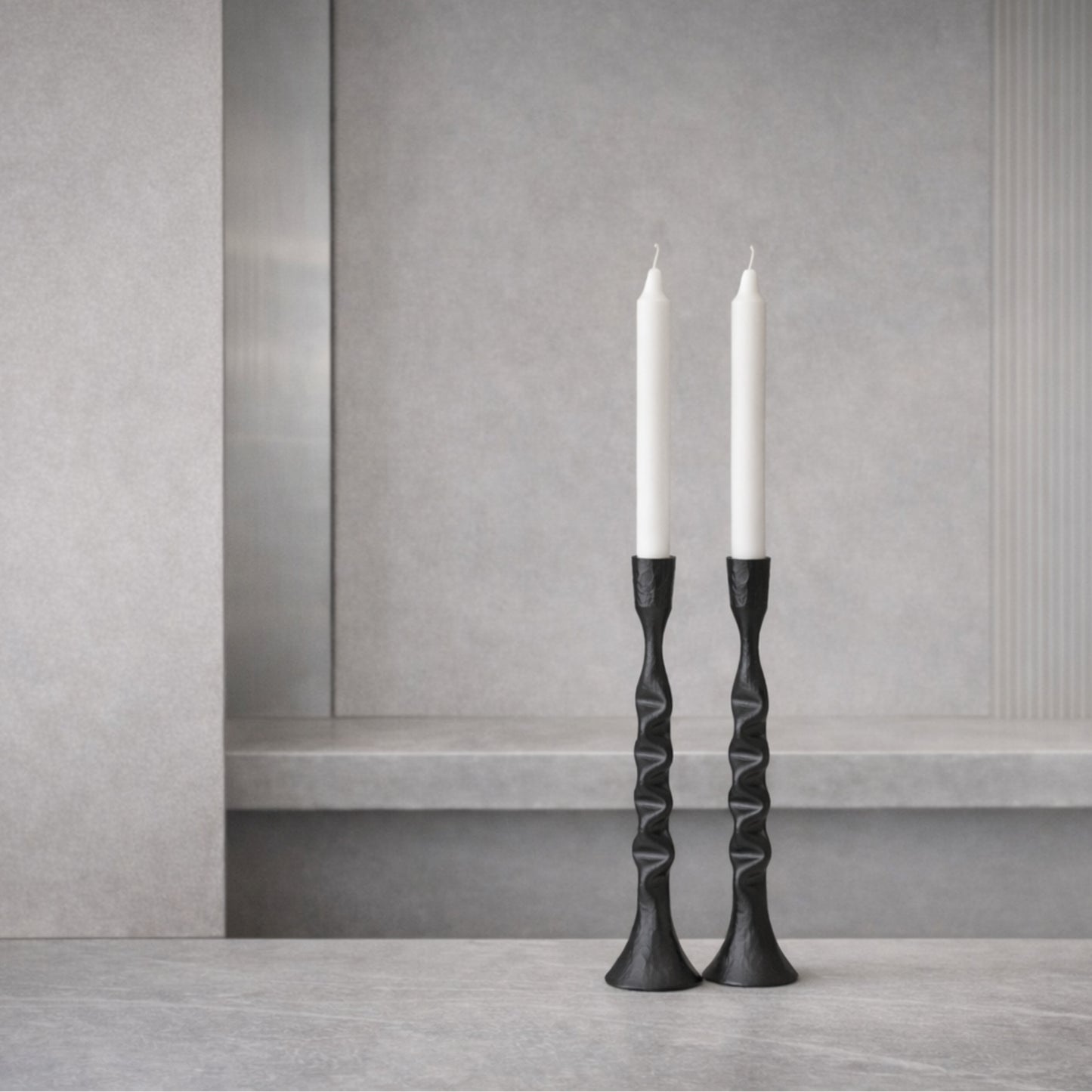 Svart Ljusstake i Metall - Skulptural form | THOR