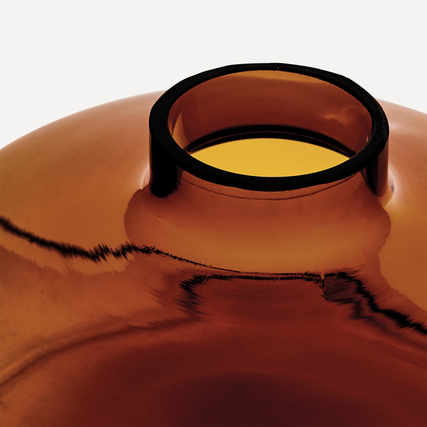 Glasvas i Bärnsten – Exklusiv Dekorativ Vas | AMBRA