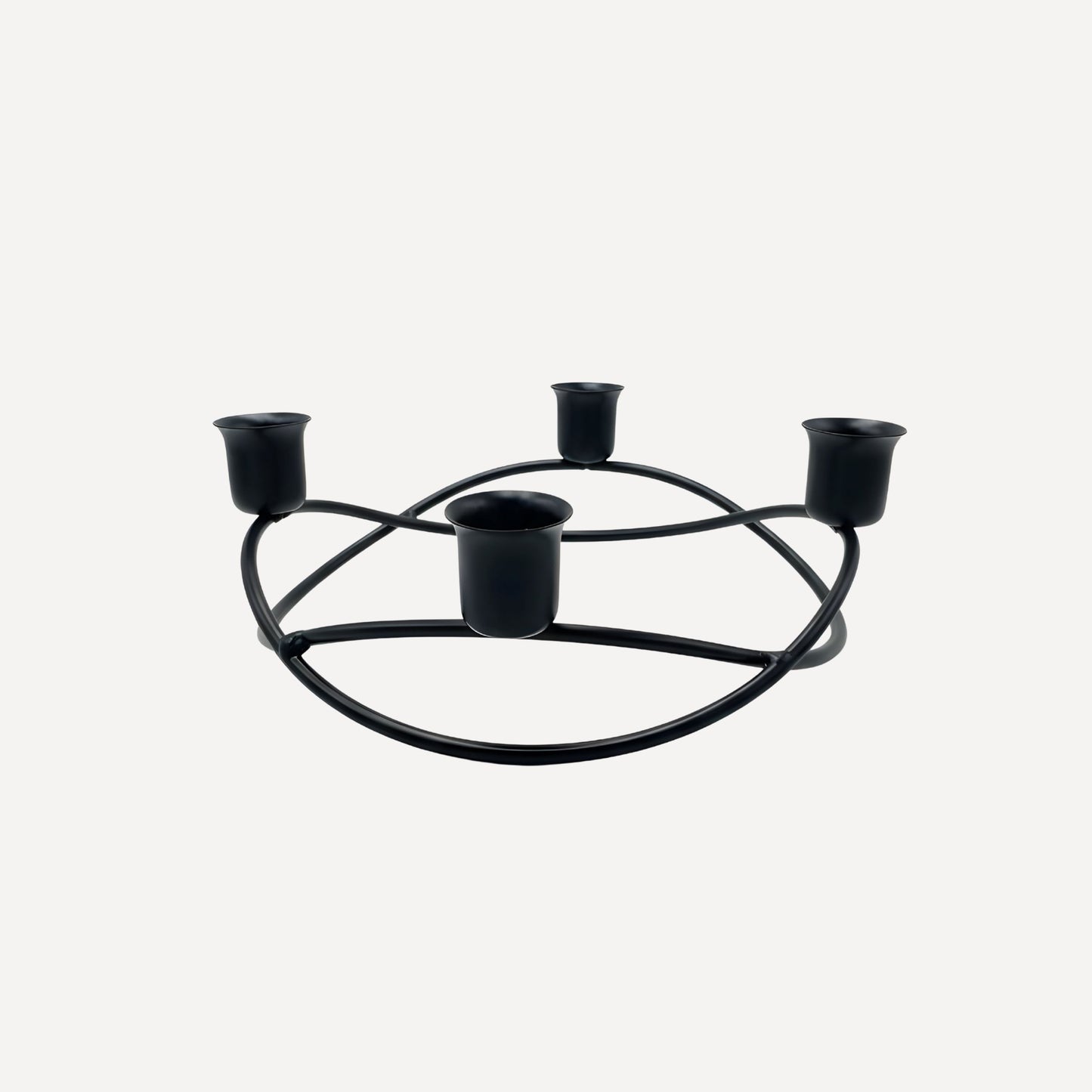 Svart ljusstake i metall – design för advent & året runt