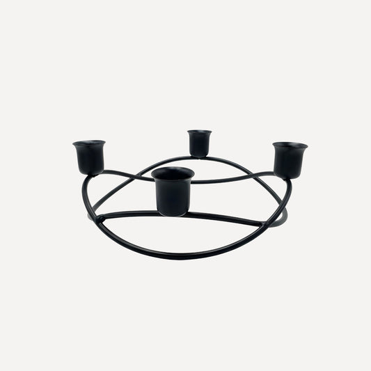 Svart ljusstake i metall – design för advent & året runt