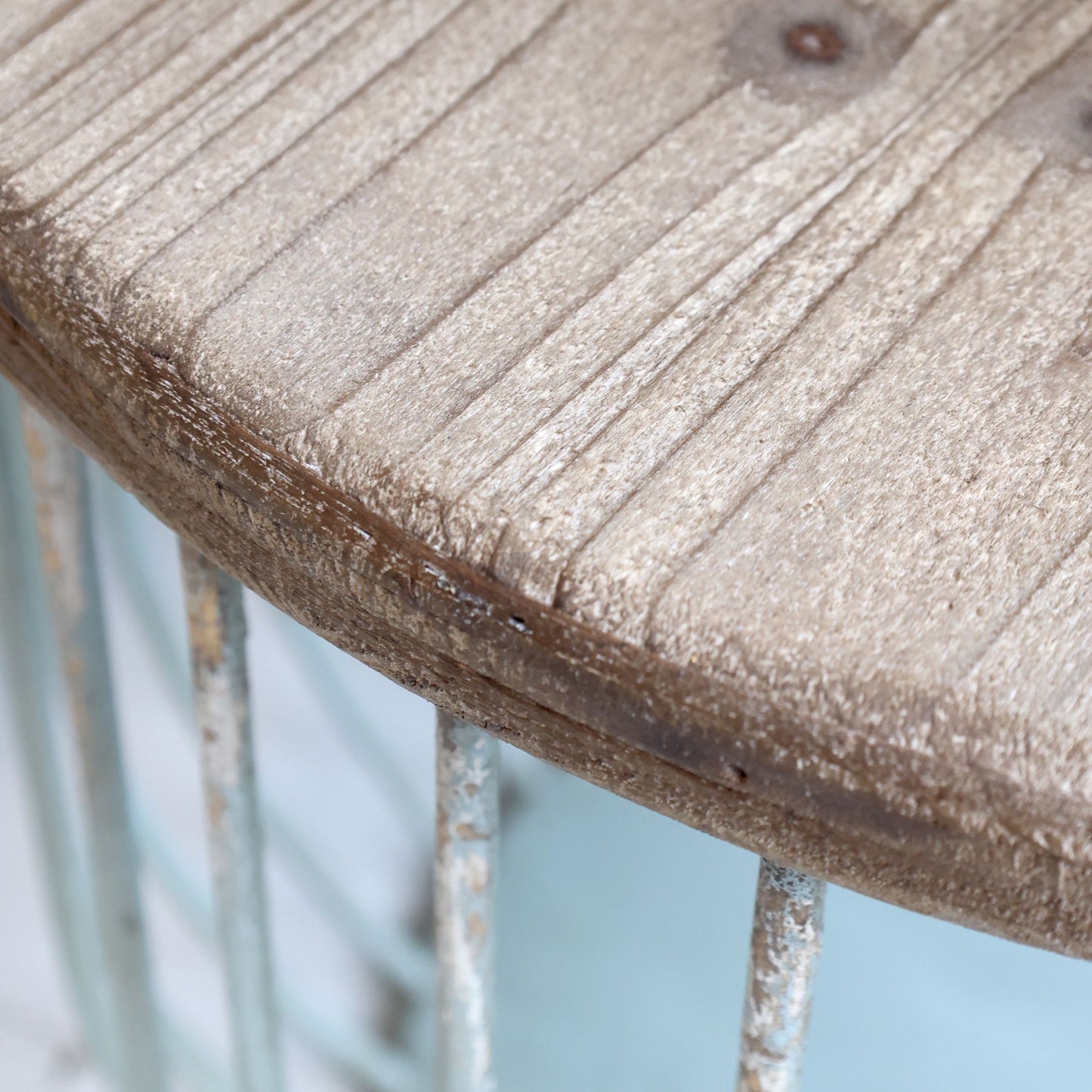 Chic Antique – Soffbord Set om 2 i Järn & Cypressträ (Vintage)