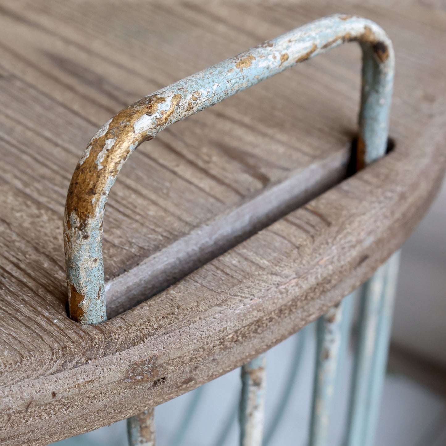 Chic Antique – Soffbord Set om 2 i Järn & Cypressträ (Vintage)