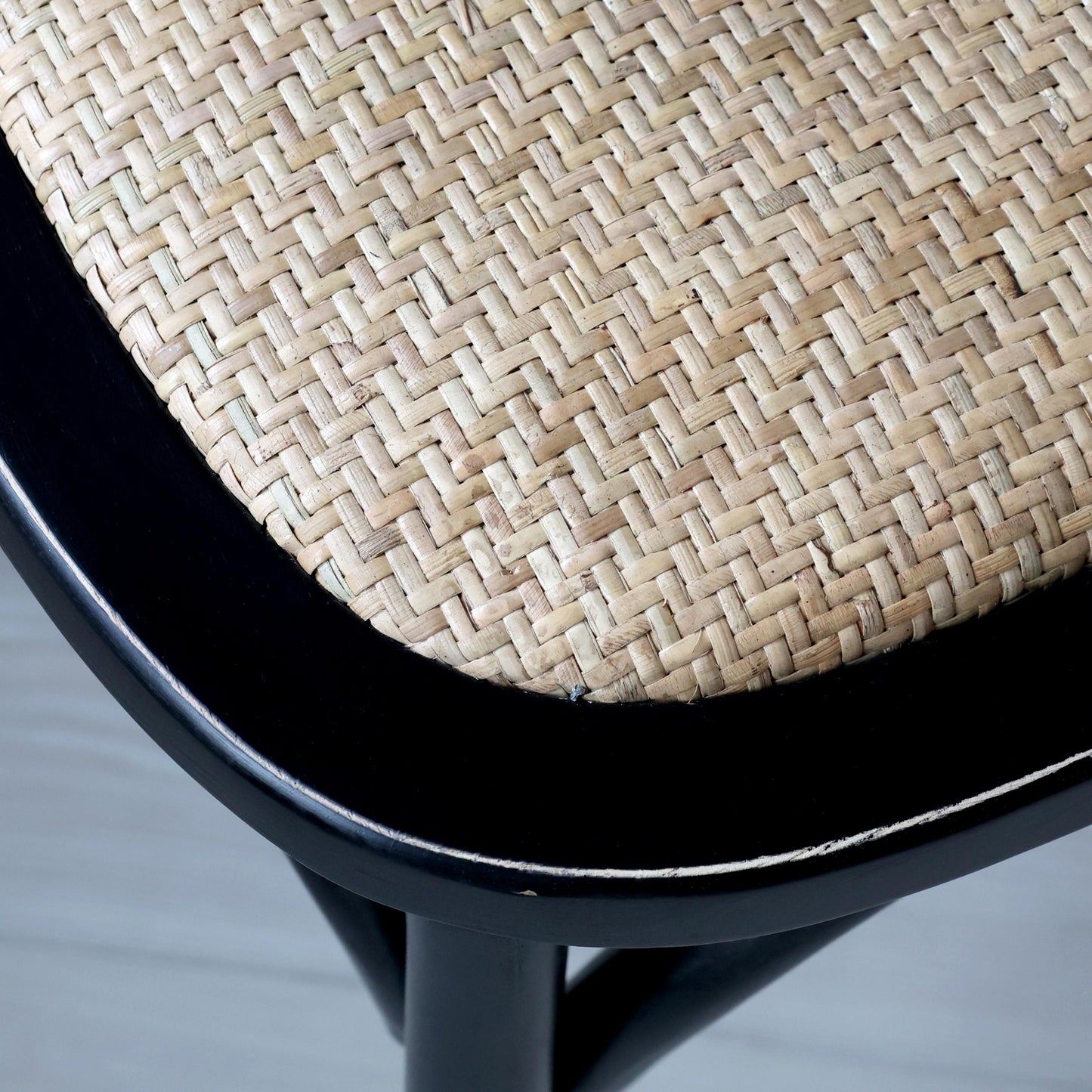 Fransk matstol med flätad sits – Chic Antique