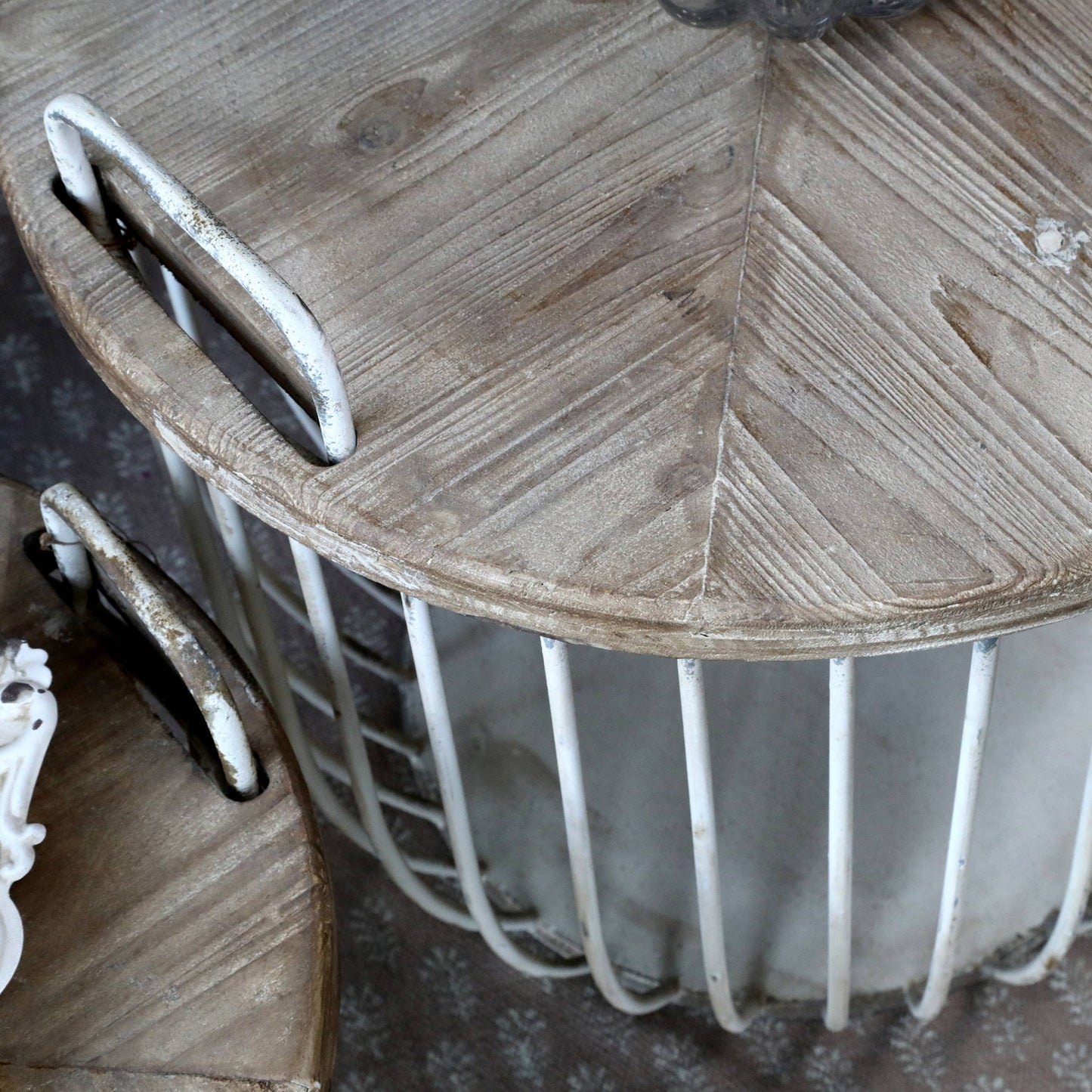 Chic Antique – Soffbord Set om 2 i Järn & Cypressträ (Vintage)